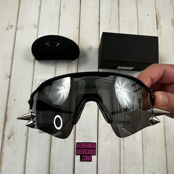 VETEMENTS SS19 SPIKED SHIELD OAKLEY 200 SHADES SUNGLASSES BLACK